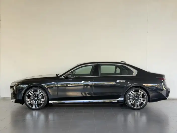 BMW i7 2023 Model xDrive60L M Sports Set – фото 3