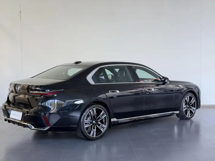 BMW i7 2023 Model xDrive60L M Sports Set – фото 5