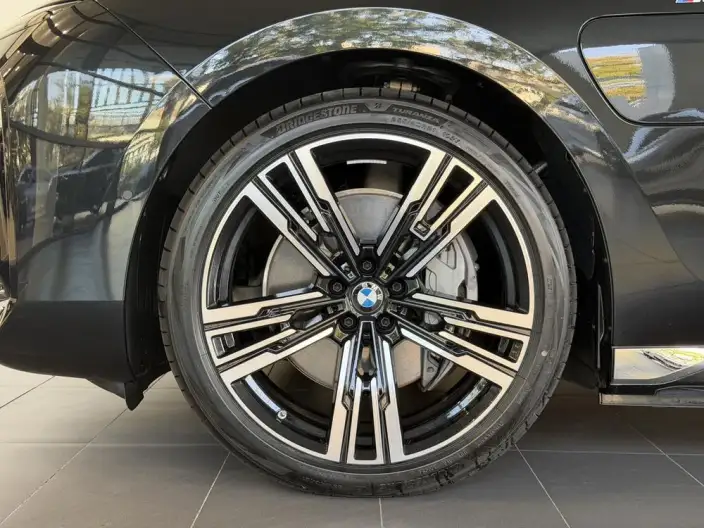 BMW i7 2023 Model xDrive60L M Sports Set – фото 8
