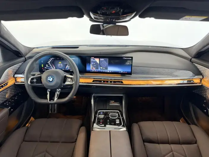 BMW i7 2023 Model xDrive60L M Sports Set – фото 9