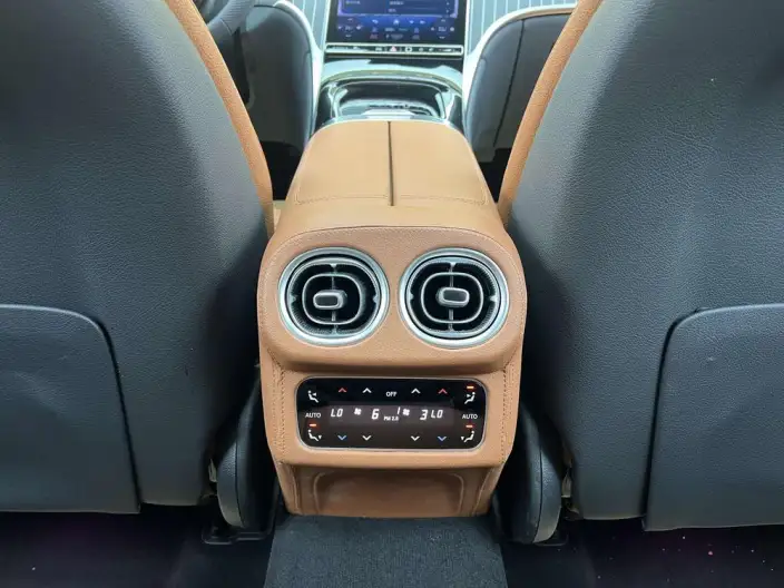 Mercedes-Benz GLC 2024 Model Facelift GLC 300 L 4MATIC Dynamic Model 5 seat – фото 6