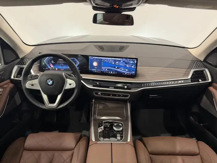 BMW X7 2024 Model xDrive40i Leading Model Luxury Set 7 seat – фото 8
