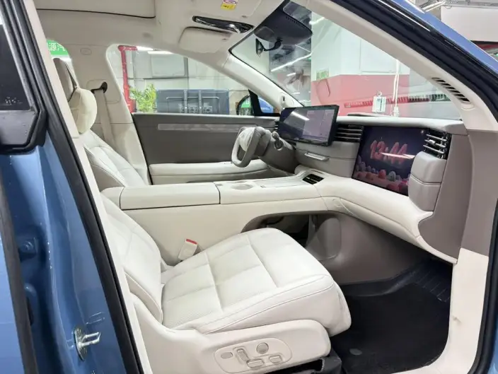 IM LS6 2026 Model EV Max – фото 8