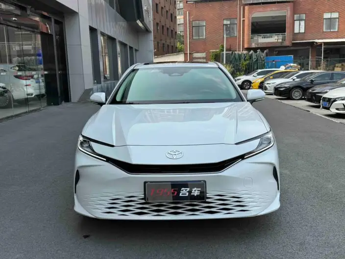Toyota Camry 2024 Model Hybrid 2.0HGVP Deluxe Edition