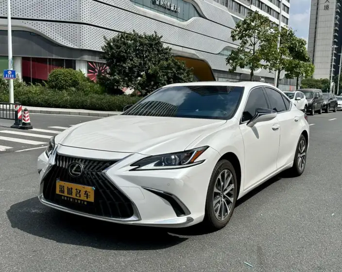 Lexus ES 2022 Model 200 Superior Edition