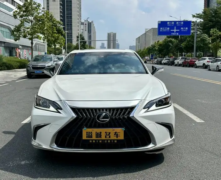 Lexus ES 2022 Model 200 Superior Edition