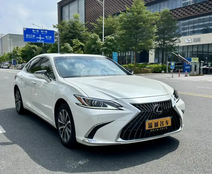 Lexus ES 2022 Model 200 Superior Edition