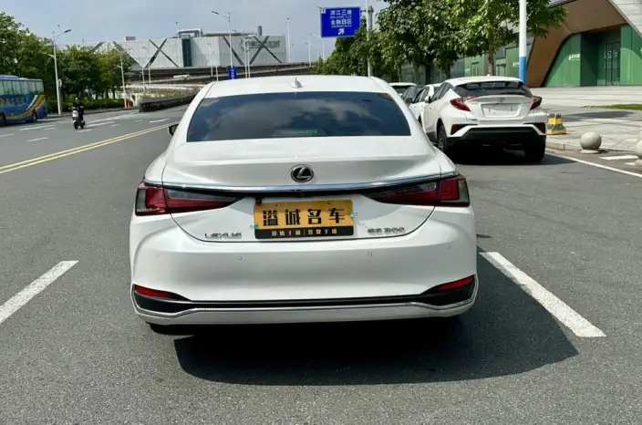 Lexus ES 2022 Model 200 Superior Edition – фото 5