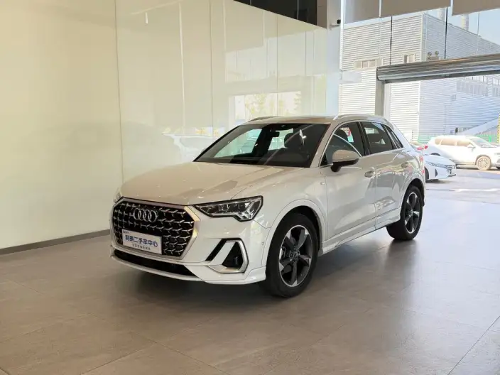 AUDI Q3 2024 Model 35 TFSI Fashion Dynamic Model