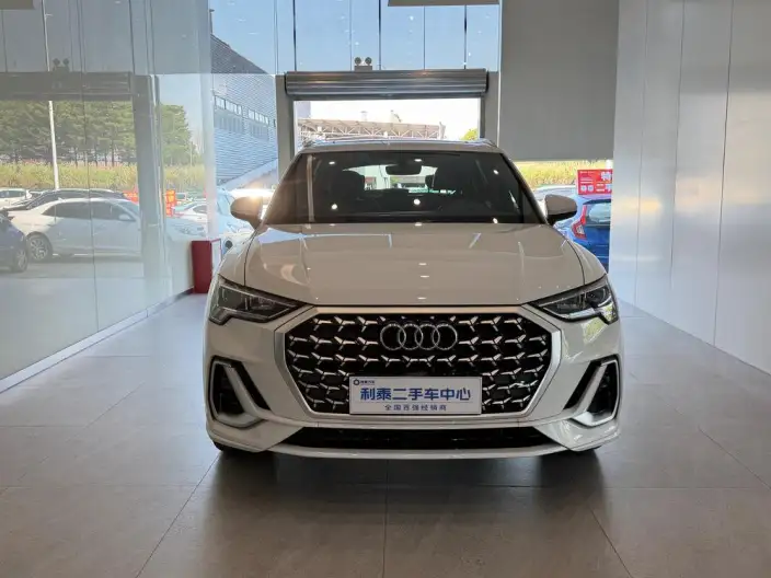 AUDI Q3 2024 Model 35 TFSI Fashion Dynamic Model