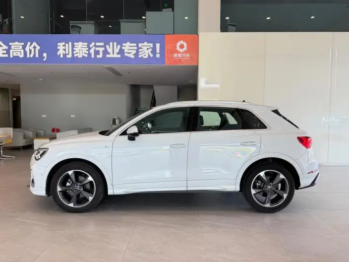 AUDI Q3 2024 Model 35 TFSI Fashion Dynamic Model