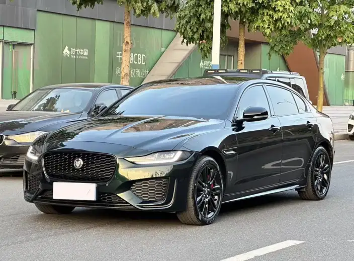 Jaguar XE L 2025 Model 2.0T 250PS R-DYNAMIC 90th Anniversary Collector Edition Edition – фото 1
