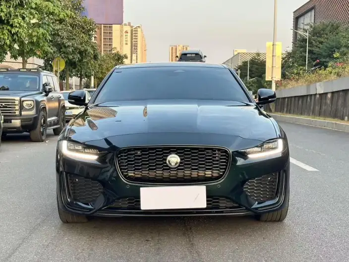 Jaguar XE L 2025 Model 2.0T 250PS R-DYNAMIC 90th Anniversary Collector Edition Edition – фото 2