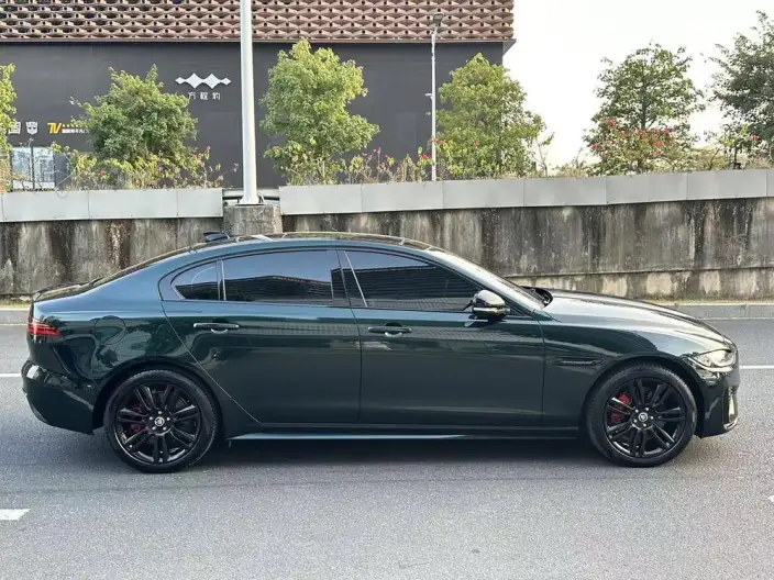 Jaguar XE L 2025 Model 2.0T 250PS R-DYNAMIC 90th Anniversary Collector Edition Edition – фото 7