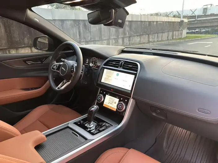 Jaguar XE L 2025 Model 2.0T 250PS R-DYNAMIC 90th Anniversary Collector Edition Edition – фото 10