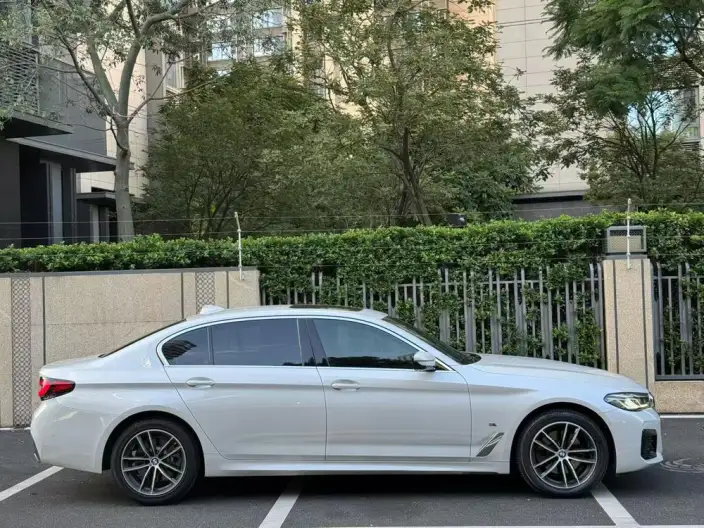 BMW 5 Series 2022 Model 525Li M Sports Set – фото 5