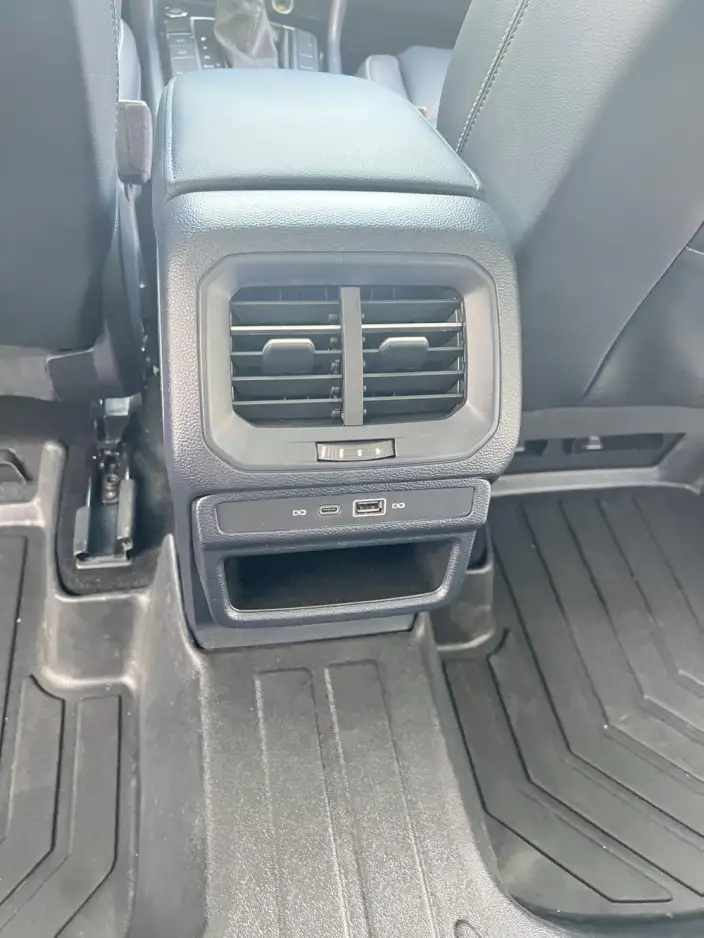 Volkswagen Tharu 2023 Model 300TSI 2WD Moonlight Edition – фото 9