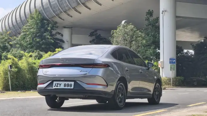 BYD Qin PLUS DM 2025 Model Smart Driving Edition DM-i 128KM Enterprising Model – фото 7