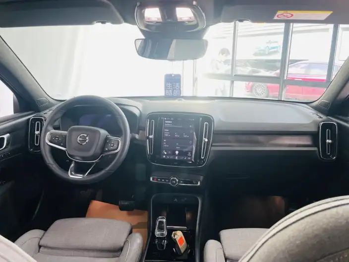 Volvo XC40 EV 2023 Model Long Battery Life Pro Edition – фото 8