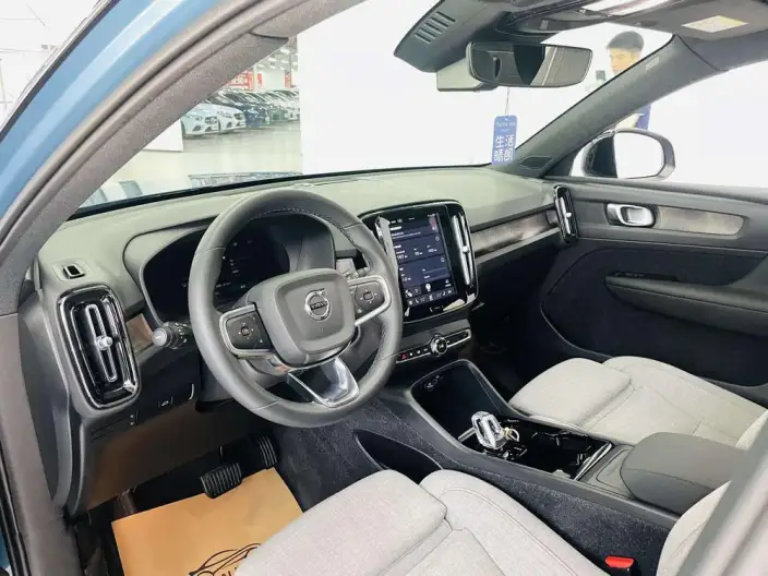 Volvo XC40 EV 2023 Model Long Battery Life Pro Edition – фото 10