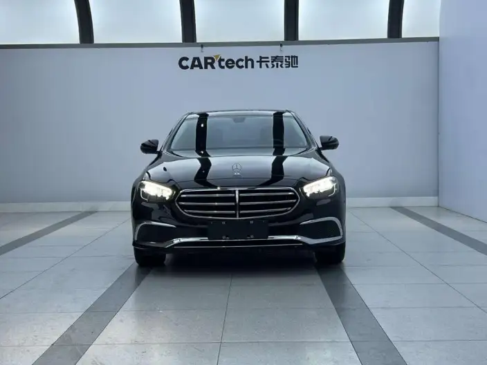 Mercedes-Benz E-Class PHEV 2022 Model E 350 e L sedan – фото 2
