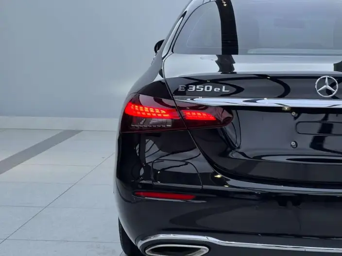 Mercedes-Benz E-Class PHEV 2022 Model E 350 e L sedan – фото 6