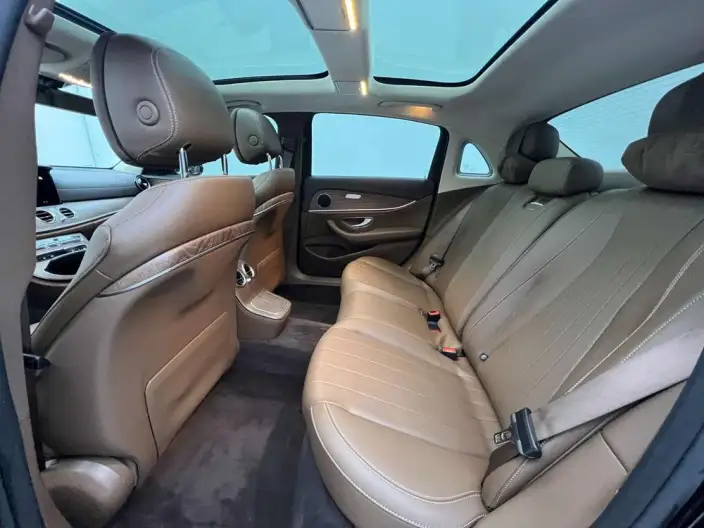 Mercedes-Benz E-Class PHEV 2022 Model E 350 e L sedan – фото 9