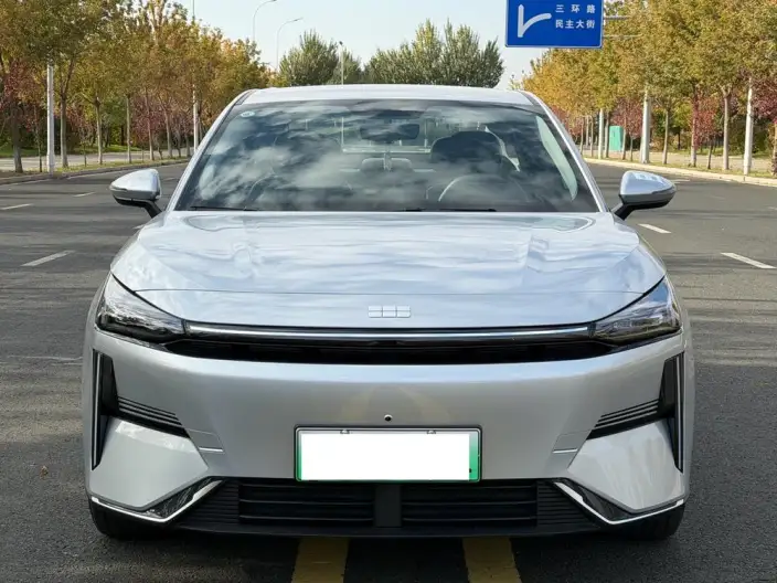 Geely Galaxy L6 2025 Model 1.5 EM-i DHT 60KM Voyage Edition
