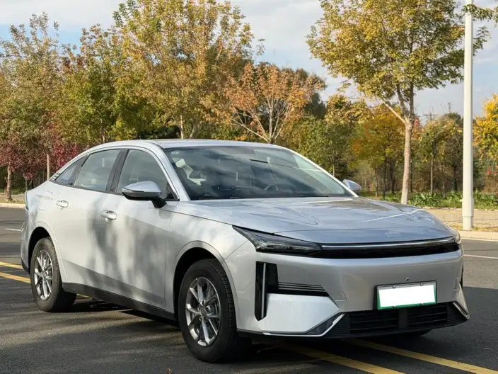 Geely Galaxy L6 2025 Model 1.5 EM-i DHT 60KM Voyage Edition