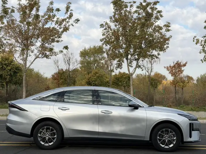 Geely Galaxy L6 2025 Model 1.5 EM-i DHT 60KM Voyage Edition – фото 7