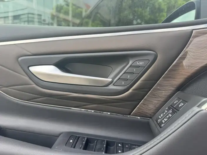 Elfa 2023 Model 2.5L Intelligent Hybrid 4WD Premium Edition – фото 8