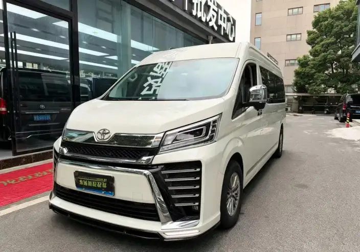 Hiace 2024 Model 3.5L Automatic Rear Drive 7 seat Parallel Imported – фото 1