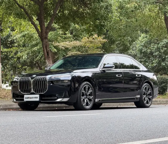 BMW 7 Series 2023 Model 735Li Luxury Set – фото 1