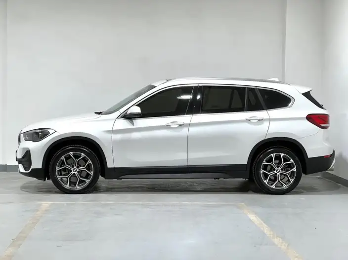 BMW X1 2022 Model sDrive25Li Leading Model – фото 3