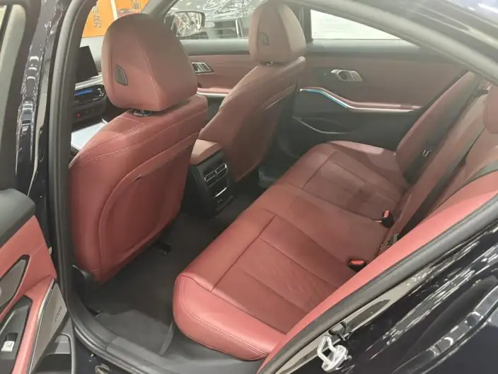 BMW 3 Series 2025 Model 330i M Sports Night Set – фото 9