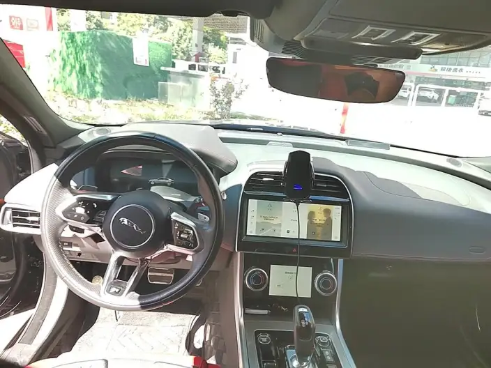 Jaguar XE L 2025 Model 2.0T 250PS R-DYNAMIC 90th Anniversary Collector Edition Edition – фото 5