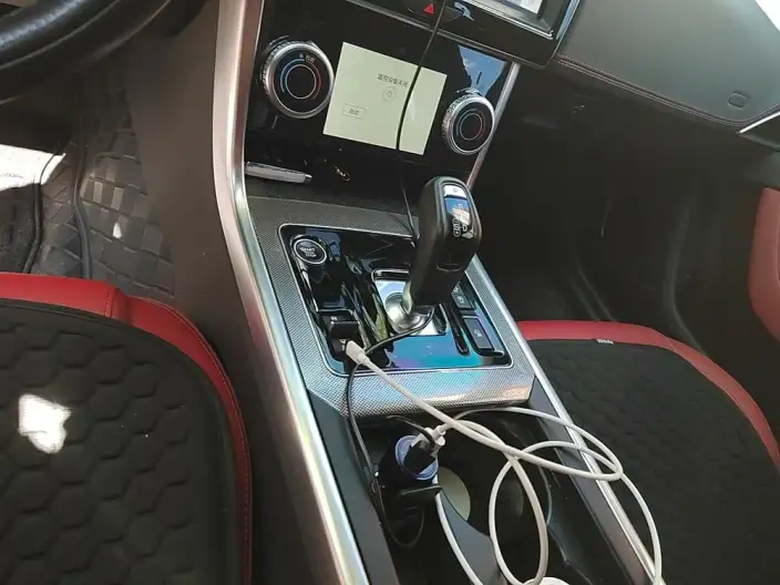 Jaguar XE L 2025 Model 2.0T 250PS R-DYNAMIC 90th Anniversary Collector Edition Edition – фото 9
