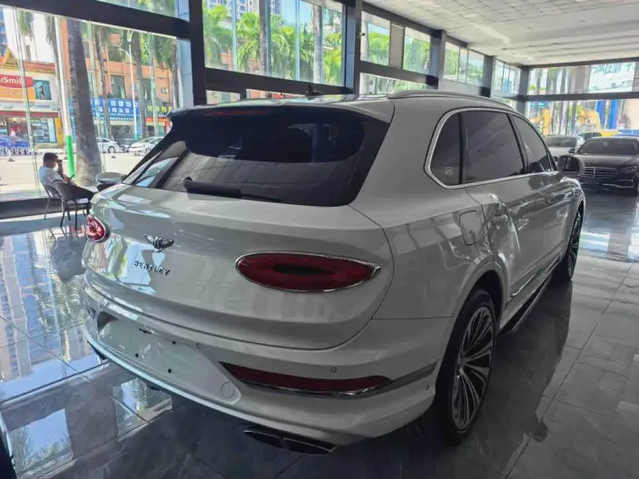 Bentayga 2023 Model 4.0T V8 Long wheelbase Yadu Edition – фото 5