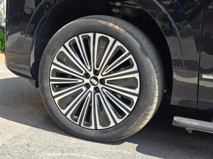 Geely M9 2025 Model 210km 4WD Pilot Edition – фото 9