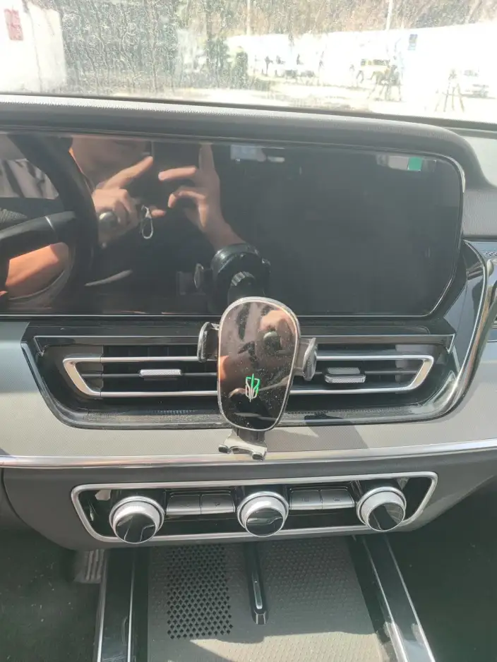 Hongqi HS5 2023 Model 2.0T Flag Xiang Pro Edition – фото 8
