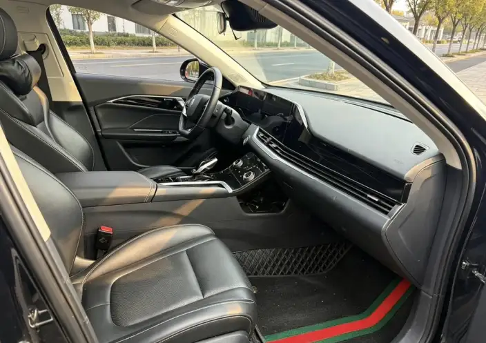 BESTUNE B70 2023 Model Third generation 1.5T Automatic Enjoy Edition Model 70th Anniversary Memorial Edition – фото 9