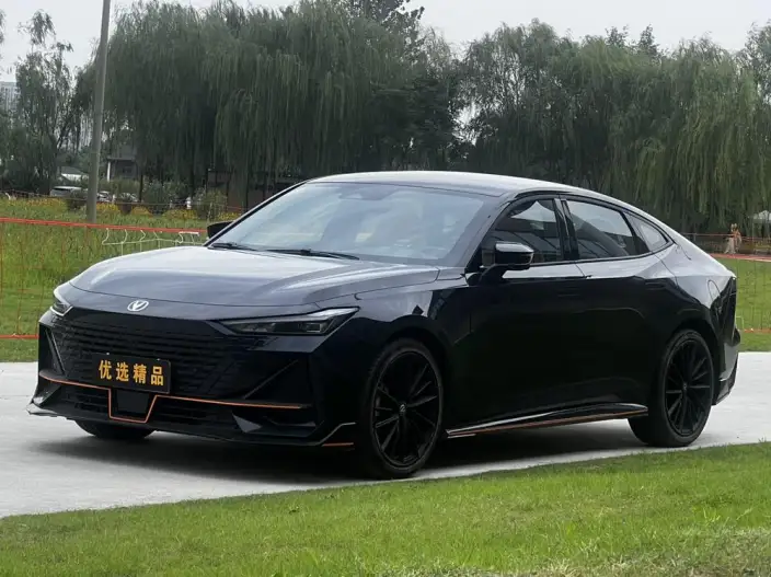 Changan UNI-V 2022 Model 1.5T Sports Edition – фото 1