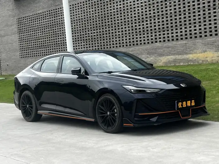 Changan UNI-V 2022 Model 1.5T Sports Edition – фото 3