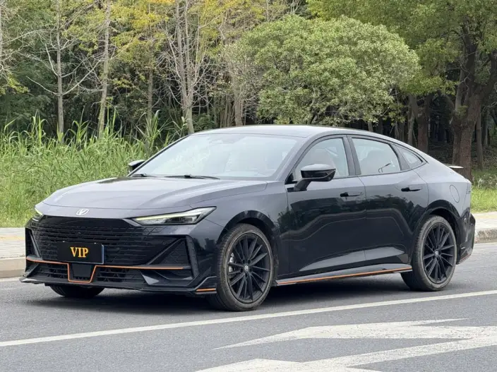 Changan UNI-V 2022 Model 1.5T Sports Edition – фото 1