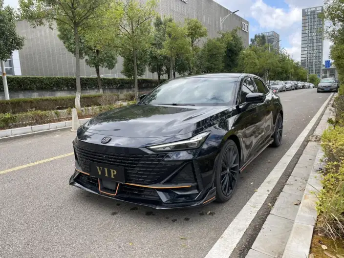 Changan UNI-V 2023 Model 1.5T Sports Edition – фото 1