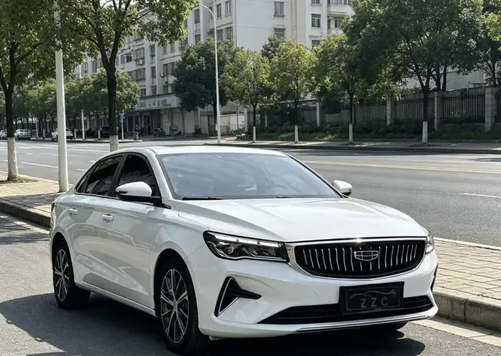 Geely Emgrand 2022 Model No. 4 Gen 1.5L CVT Luxury Model – фото 3