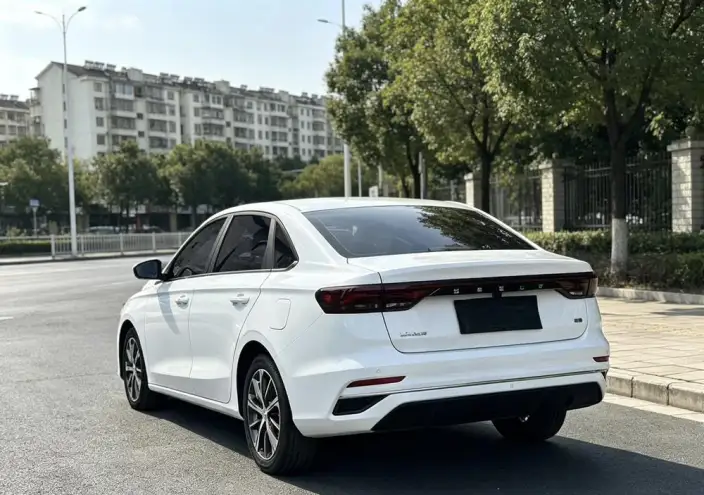 Geely Emgrand 2022 Model No. 4 Gen 1.5L CVT Luxury Model – фото 4