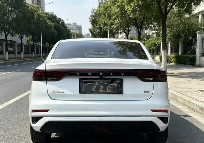 Geely Emgrand 2022 Model No. 4 Gen 1.5L CVT Luxury Model – фото 5