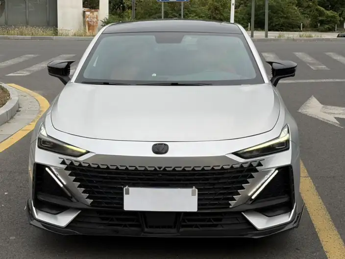 Changan UNI-V 2022 Model 1.5T Noble Model – фото 2