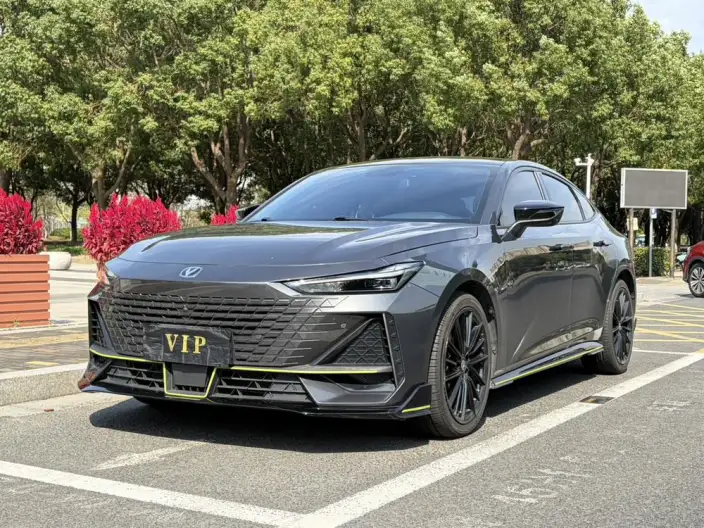 Changan UNI-V 2022 Model 1.5T Sports Edition – фото 1